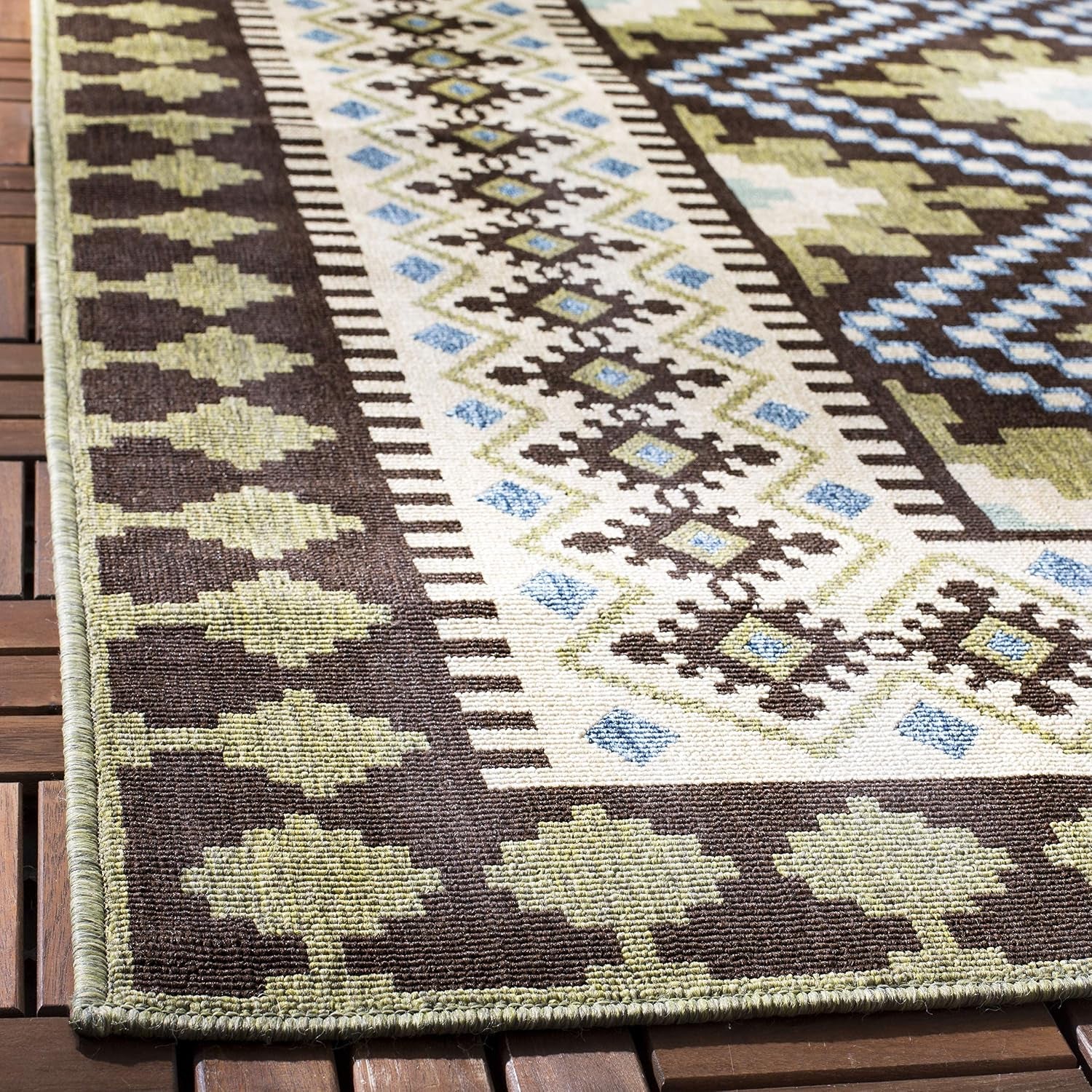 SAFAVIEH Washable Rug Outdoor Veranda Collection - 2'7" X 5', Chocolate & Green, Non-Shedding & Easy to Clean, Ideal for Patio, Backyard, Mudroom (VER099-0624)